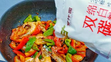 加15克白糖调提味。翻炒均匀即可出锅。