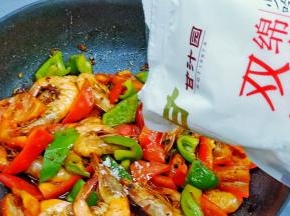 加15克白糖调提味。翻炒均匀即可出锅。