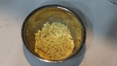 2. 用手随意抓成团，然后冷藏备用