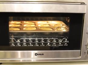 13： 东菱烤箱预热，上火160度，下火150度，中层，时间28分钟。