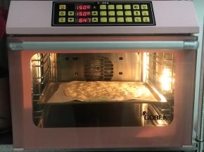 风炉烤箱预热165度5分钟，中层烤9分钟左右即可。