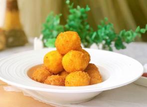 捞出装入容器中备用。