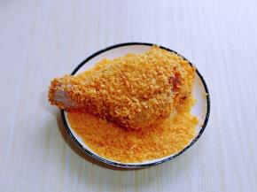 最后均匀裹上面包糠。(建议最好用黄色面包糠)