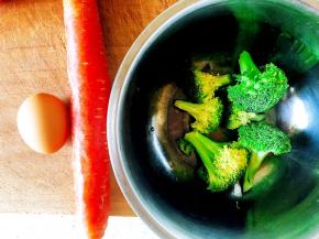 准备食材，洗干净备用。