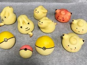 出炉放凉后，用食用画笔画上眼睛、嘴巴和耳朵等，素色加少许水可以涂颜色。