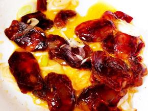 炒出腊肠里的油脂。