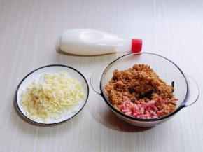 利用这时间准备馅料。