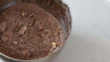 5.	加入全部量的牛奶