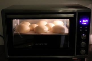 放进烤箱进行二次发酵；