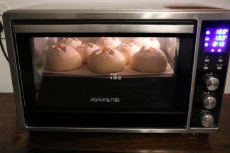 放入预热好的烤箱内中层180度20分钟；