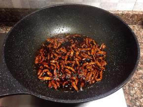 肉丝吸满酱汁即可关火。