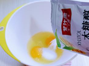 加入木糖醇。(木糖醇口感接近蔗糖，口感清凉，适合不易多吃糖的人群)