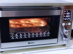 入东菱烤箱中层，上下管160°烤25分钟。(时间及温度仅供参考，具体根据自家烤箱性能另定)