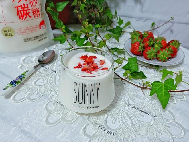 酸酸甜甜的【草莓丁酸奶】