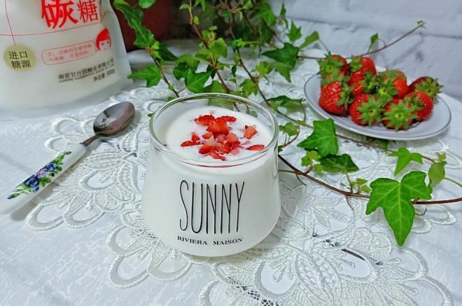 酸酸甜甜的【草莓丁酸奶】