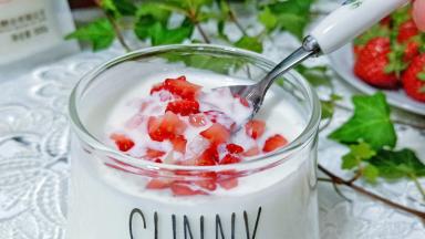 轻轻盛一勺口感丰富多彩。