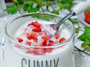 轻轻盛一勺口感丰富多彩。