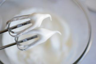 打发至小尖钩状态