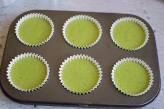 装裱花袋，挤入纸杯