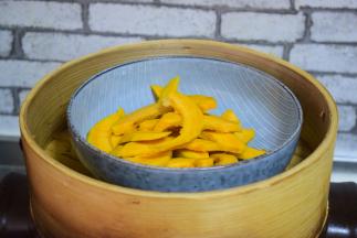 放锅中蒸15分钟左右，变软即可