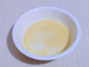 加入牛奶，打至均匀。