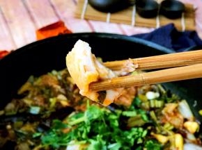 食用的时候可以用电火锅小火继续加热。