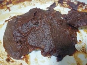 差不多炒了半个小时左右，枣泥可以成团了。