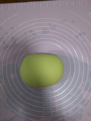 揉成光滑的面团