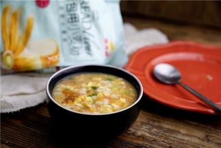 这样子一份快手有味又营养的番茄鸡蛋疙瘩汤就完成啦，早上或是晚上这么来一晚又暖身又开胃哦。