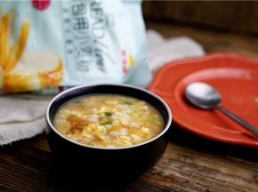 这样子一份快手有味又营养的番茄鸡蛋疙瘩汤就完成啦，早上或是晚上这么来一晚又暖身又开胃哦。