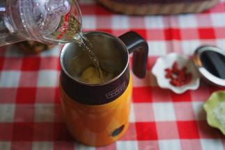 然后加入清水，水量就可以至最高水位。