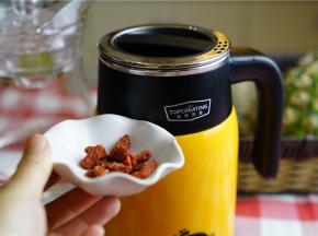 然后再加入适量的枸杞点缀一下就可以。