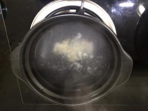 水开后加入一勺高汤粉，搅匀融化后再次烧开