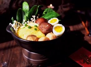 放上汤锅和食材，变煮边吃，美味无穷！