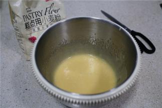 如图就是打好的状态，朋友们要是用糖粉的话就会容易省时许多。我今天是用白糖打，比较费时，