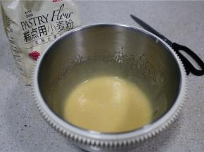 如图就是打好的状态，朋友们要是用糖粉的话就会容易省时许多。我今天是用白糖打，比较费时，