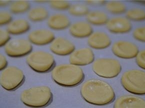 剩下来的料，可以随心做了小圆饼，给孩子们当点心。