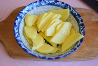 土豆去皮切片