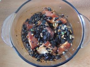 用筷子混合搅拌均匀以后，腌制一小时左右。