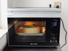 蒸烤箱选择“纯蒸”模式，设置温度100度，时间1小时。