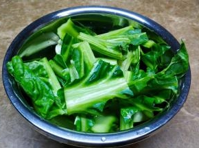 君达菜切段清洗干净