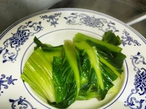 捞出沥干水分备用