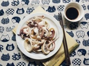 清吃或可以粘酱油芥末吃