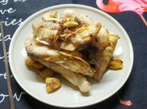 香浓的姜蒜味，自个就啃去大半碟了