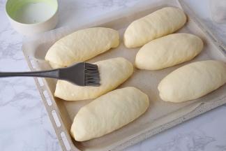 发酵至原来的二倍大。取出涮牛奶。您也可以届刷一层全蛋液，或者刷点水。