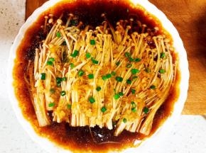 撒上香葱花。