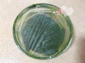盖上保鲜膜，防止水分流失，备用。