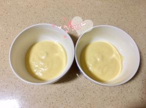 各取15g面糊，放入2个碗里。