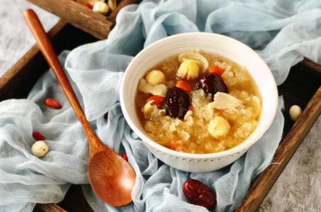 百合红枣糯耳莲子汤