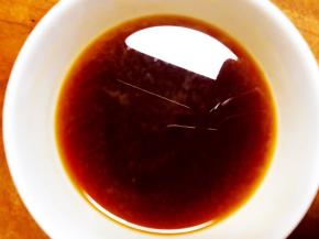 生抽、糖、醋、淀粉、盐，加入适量的水，搅拌均匀备用。